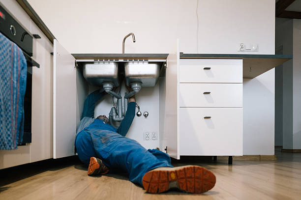 Professional Pipe Repair technician working in Bacliff, TX